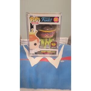 Freddy Funko as Macho Man Randy Savage Blacklight Battle SE 2000 PCS